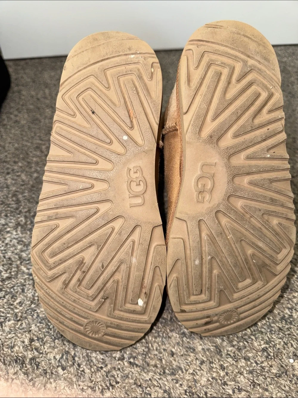 UGG Chestnut Suede Short Shearling Boots Sz 4